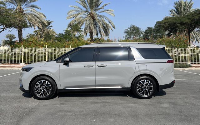 Kia Carnival - image 2