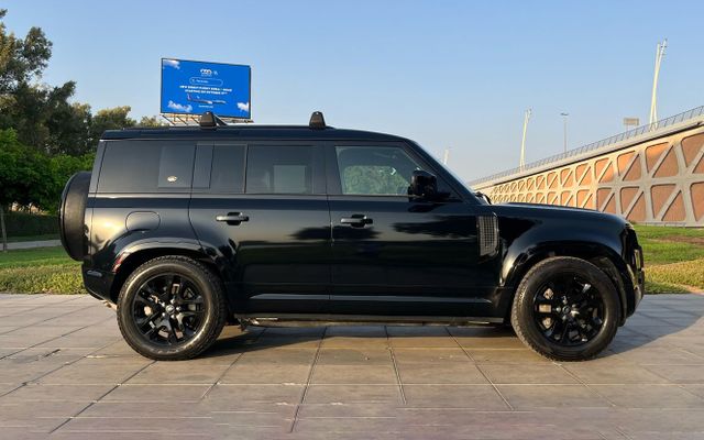 Land Rover Defender - image 2