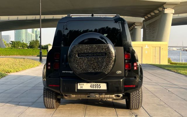 Land Rover Defender - image 4