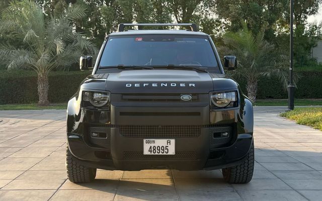 Land Rover Defender - image 3