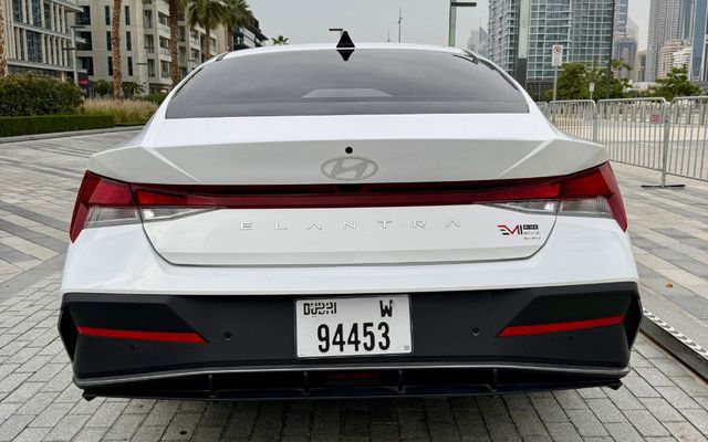 HYUNDAI ELANTRA - image 3