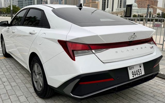 HYUNDAI ELANTRA - image 2