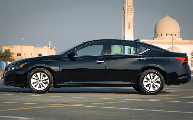 NISSAN ALTIMA - image 2