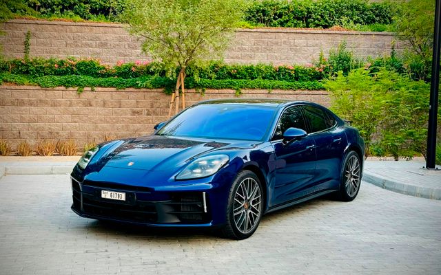 Porsche Panamera - image 1