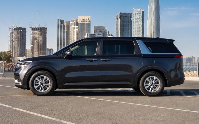 Kia Carnival - image 2