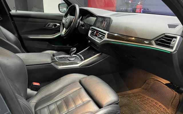 BMW 330I - image 3