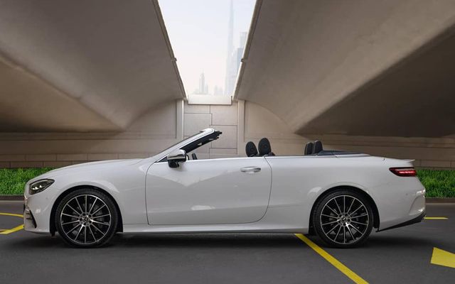 MERCEDES E200 Conv - image 3