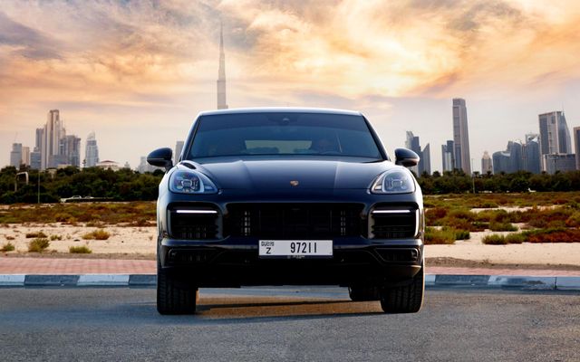 Porsche Cayenne Coupe Black - image 3