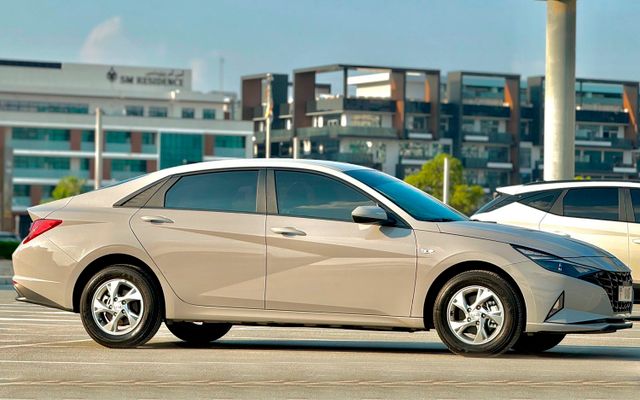 HYUNDAI ELANTRA - image 2
