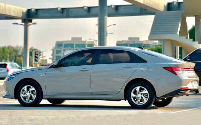 HYUNDAI ELANTRA - image 4