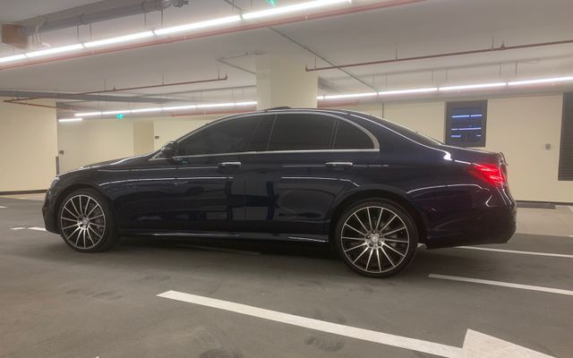 Mercedes Benz E-300 - image 2