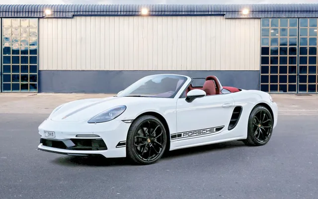 Porsche Boxster 718 Convertible White - image 1