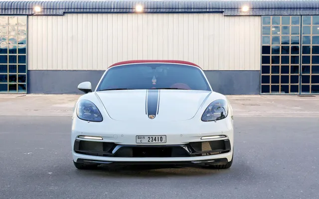 Porsche Boxster 718 Convertible White - image 3