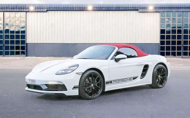 Porsche Boxster 718 Convertible White - image 4