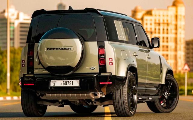 LAND ROVER DEFENDER - image 3