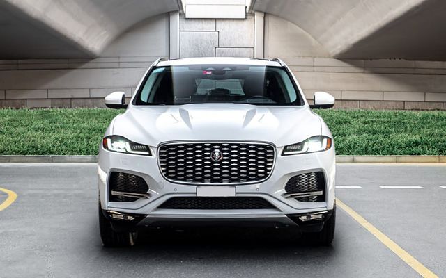 JAGUAR F-PACE - image 2