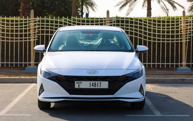 Hyundai Elantra - image 3