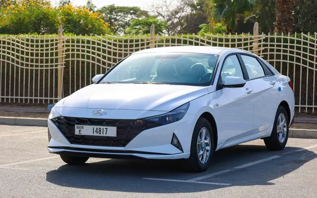 Hyundai Elantra - image 1