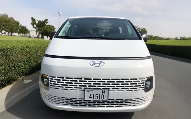 Hyundai Staria - image 2