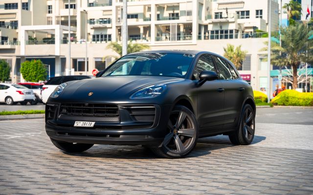 Porsche Macan T - image 1