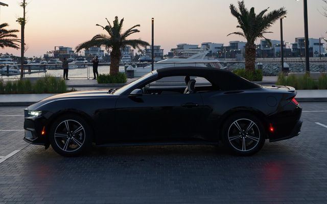 Ford Mustang Cabrio - image 2