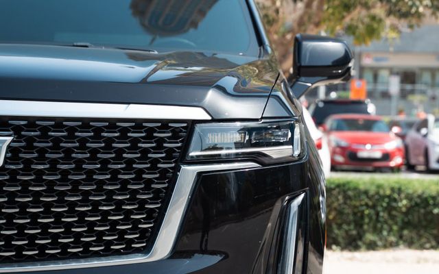 Cadillac Escalade - image 4