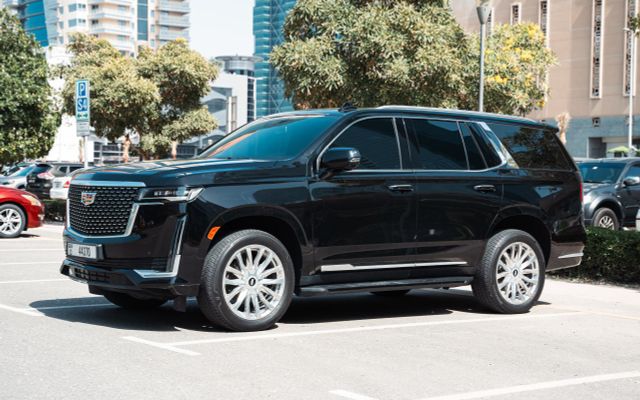 Cadillac Escalade - image 1