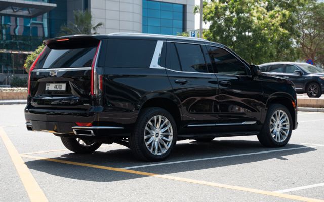 Cadillac Escalade - image 3