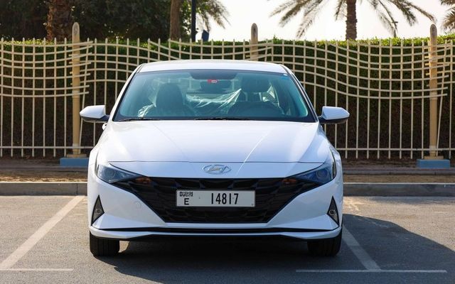 Hyundai Elantra STD - image 3