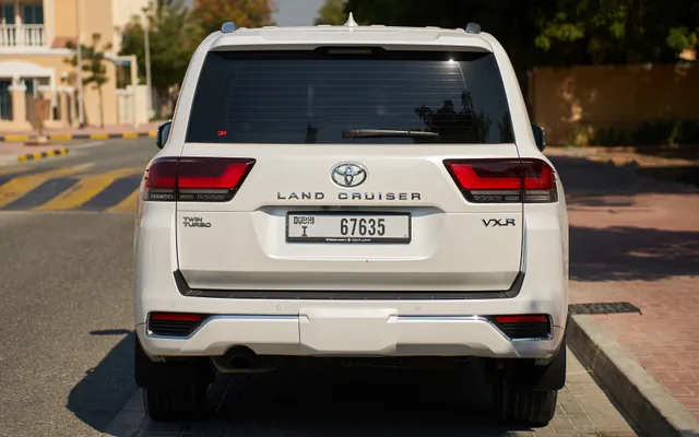 Toyota Land Cruiser - image 4