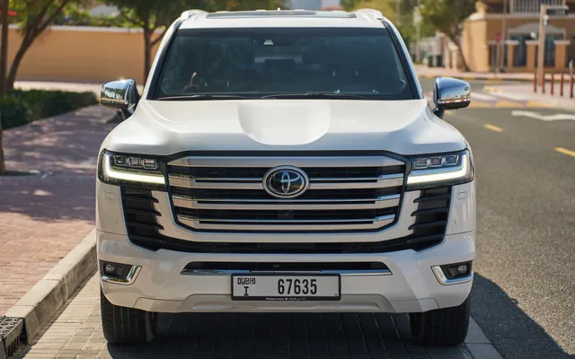 Toyota Land Cruiser - image 2