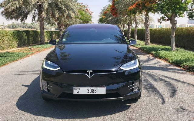 TESLA MODEL X - image 2
