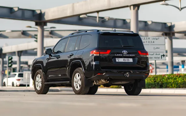 TOYOTA LAND CRUISER - image 4
