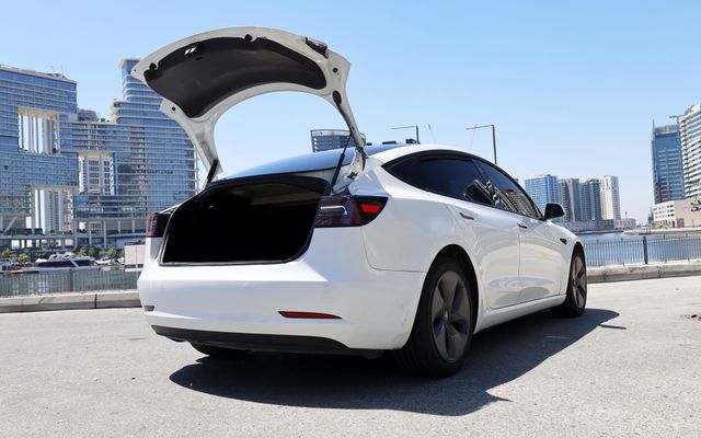 Tesla Model 3 - image 4