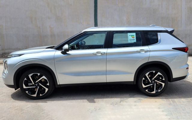 Mitsubishi Outlander 2.5L 7 STR High Line- - image 2