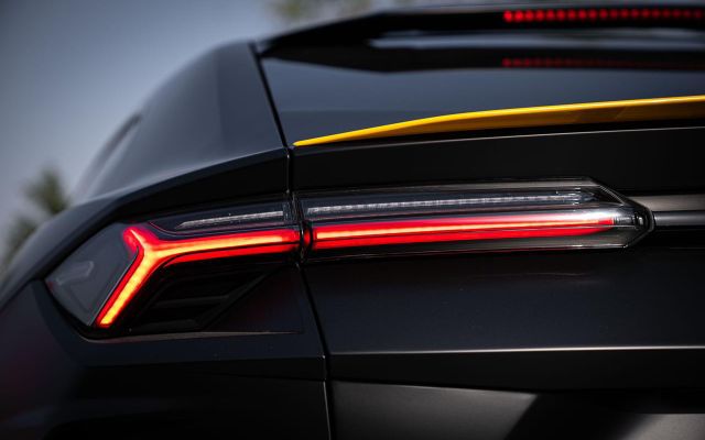 Lamborghini Urus Black Edition - image 3
