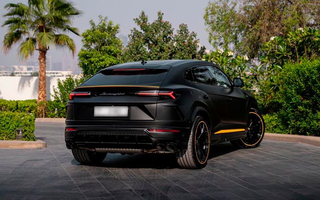 Lamborghini Urus Black Edition - image 2