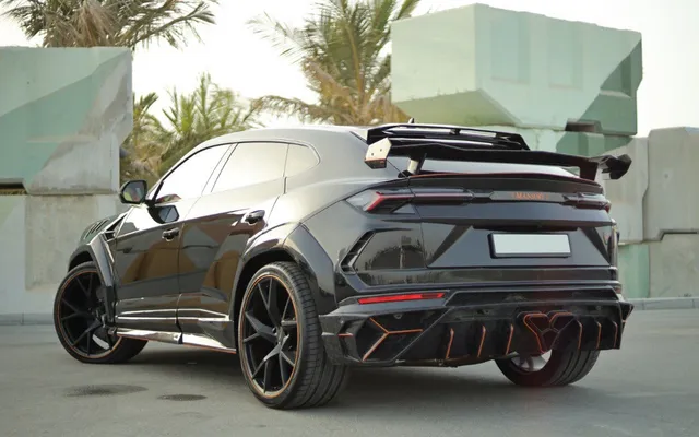 Lamborghini Urus Mansory - image 2