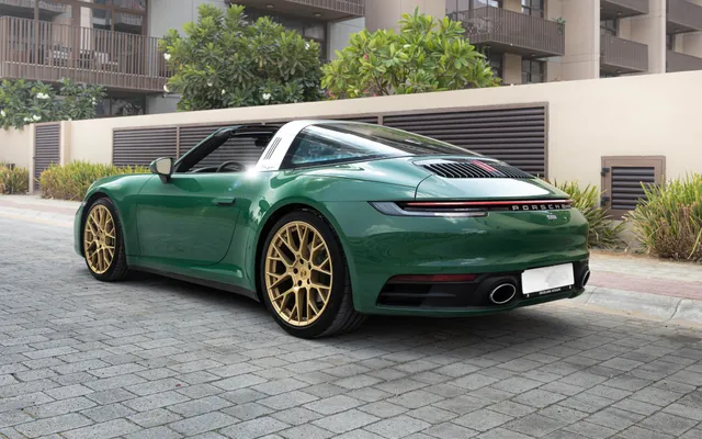 PORSCHE 911 TARGA 4 - image 4