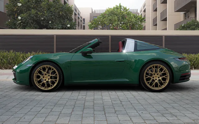 PORSCHE 911 TARGA 4 - image 3