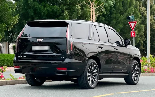 Cadillac Escalade - image 4