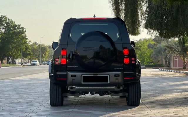 Land Rover Defender - image 4