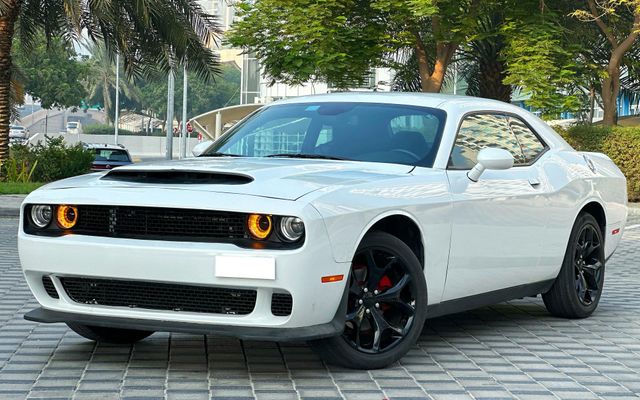 Dodge Challenger - image 1