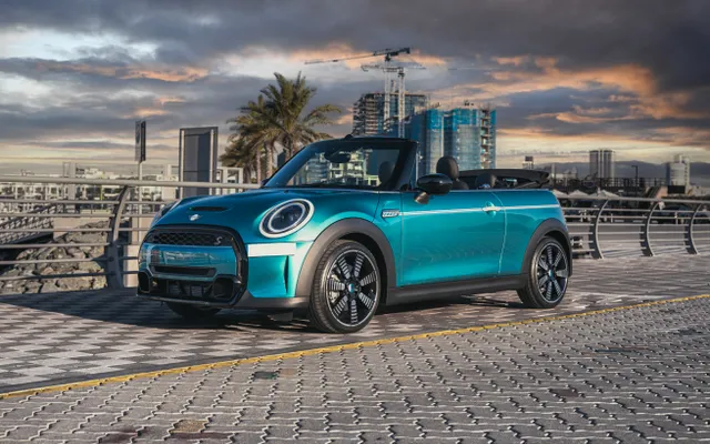 MINI COOPER CONVERTIBLE - image 1