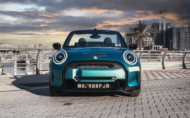 MINI COOPER CONVERTIBLE - image 3