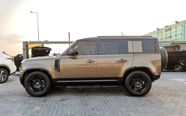 LAND ROVER DEFENDER - image 2