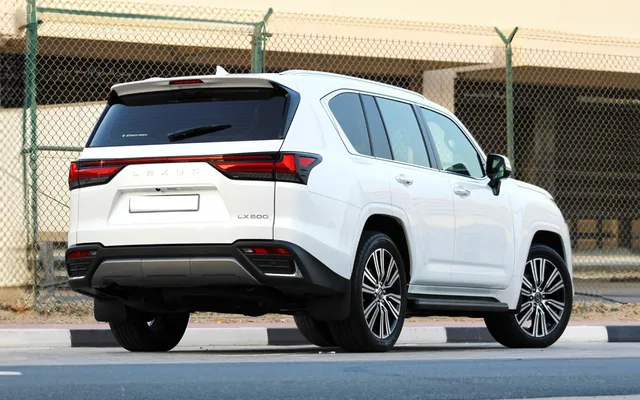 LEXUS LX 600 - image 2