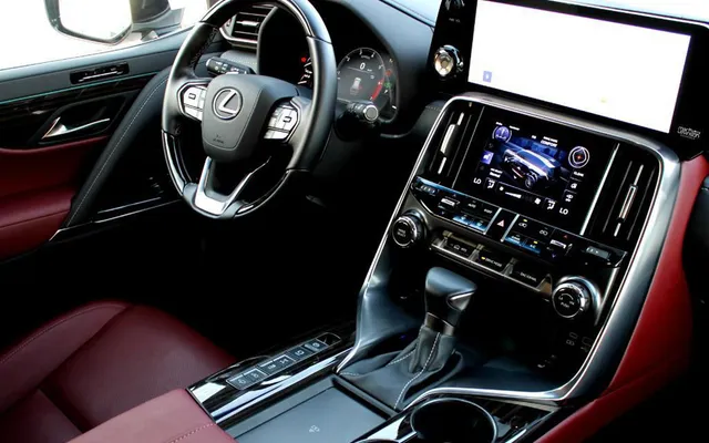 LEXUS LX 600 - image 3