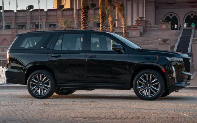 Cadillac Escalade - image 2