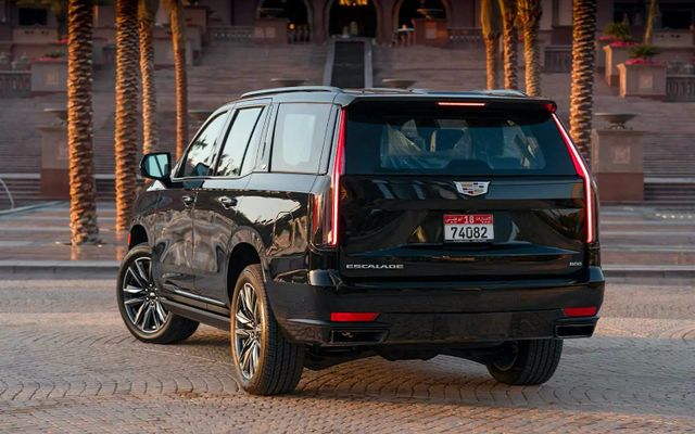 Cadillac Escalade - image 4